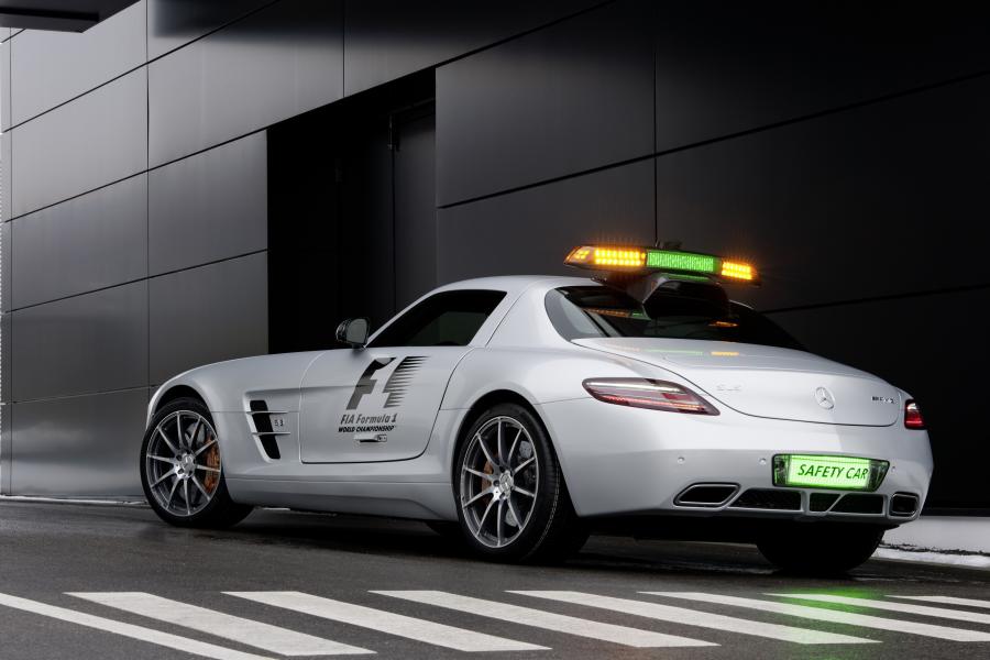  Mercedes-Benz SLS AMG F1 Safety Car 2010 года  (фото 24 из 46)